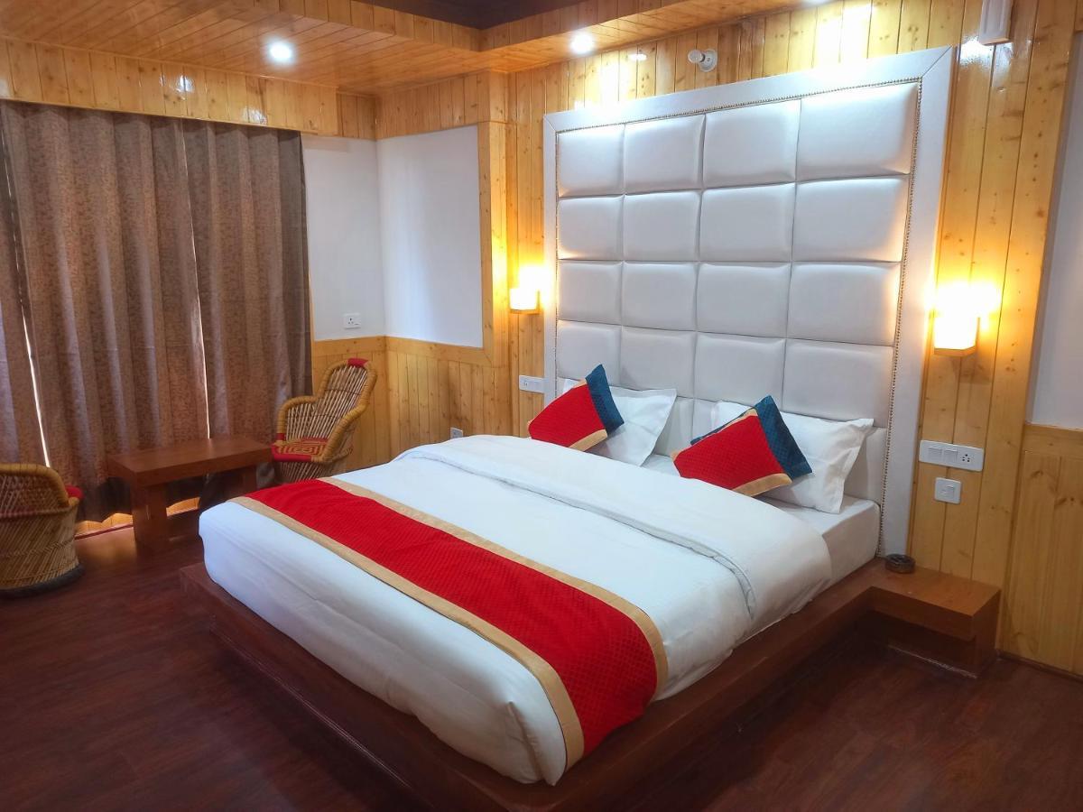 Humble Holiday Inn Kufri Simla Екстериор снимка