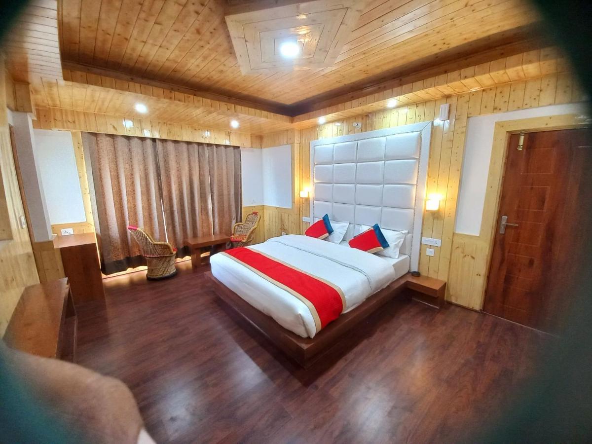 Humble Holiday Inn Kufri Simla Екстериор снимка