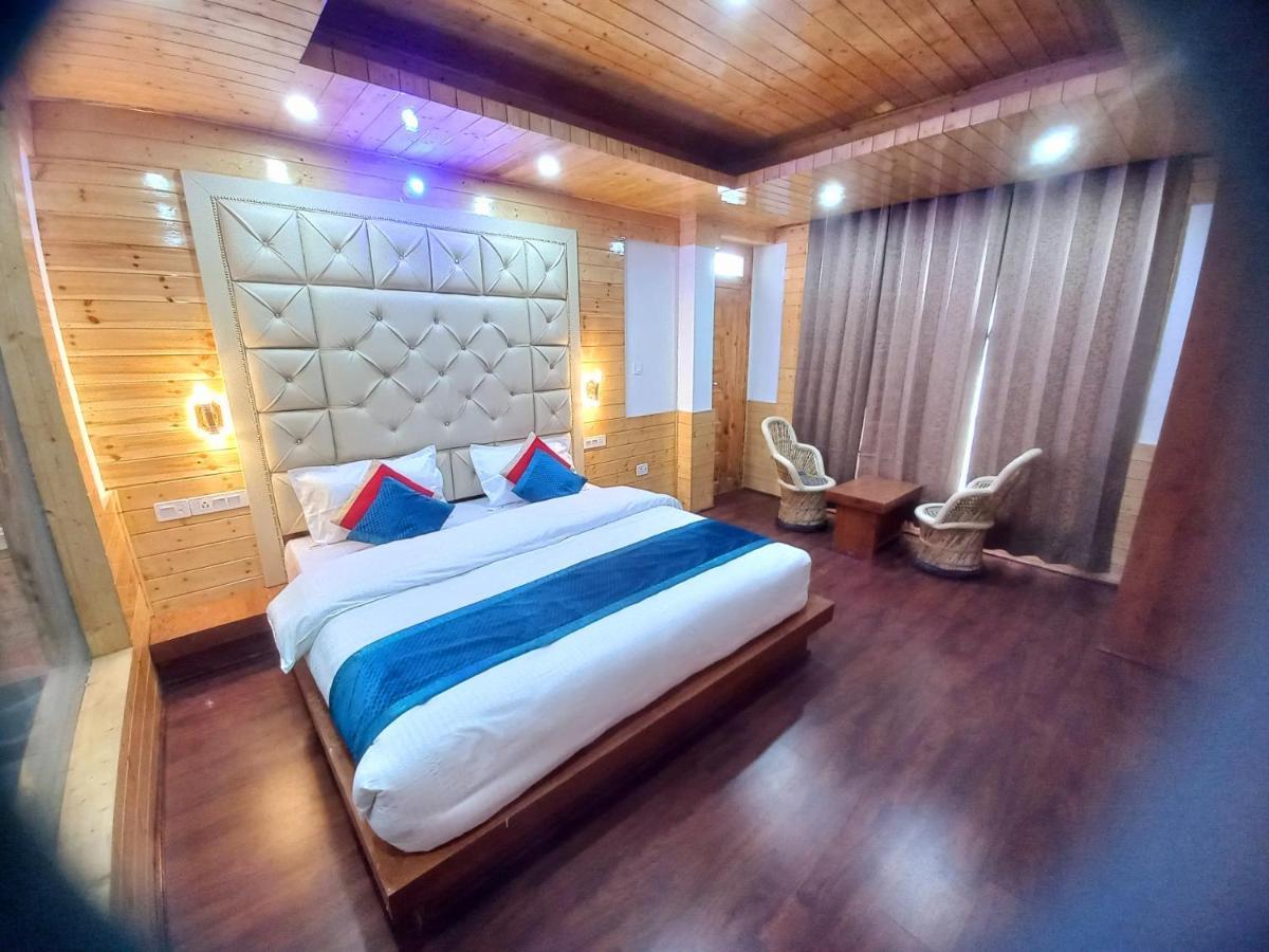 Humble Holiday Inn Kufri Simla Екстериор снимка