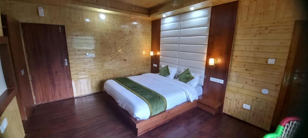 Humble Holiday Inn Kufri Simla Екстериор снимка