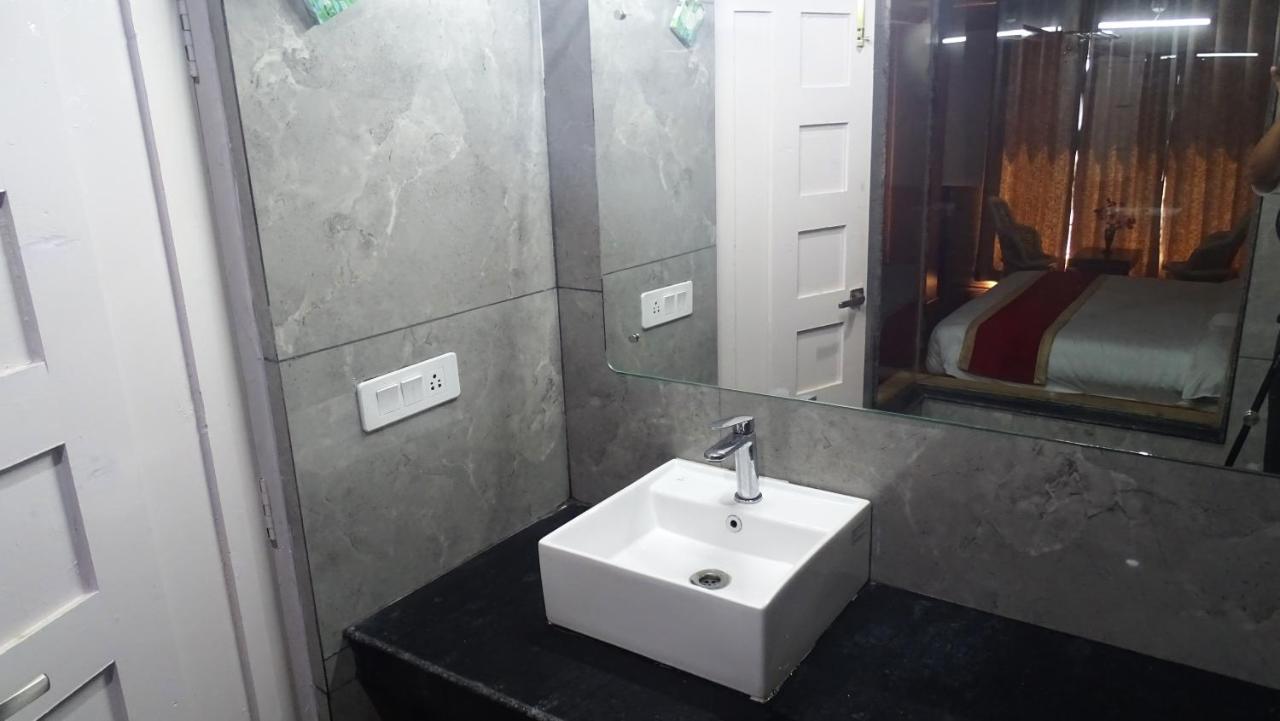 Humble Holiday Inn Kufri Simla Екстериор снимка