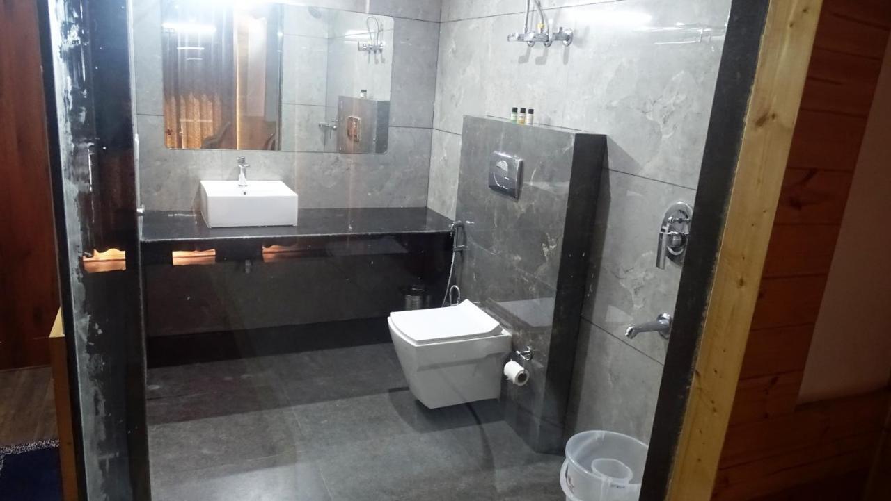 Humble Holiday Inn Kufri Simla Екстериор снимка