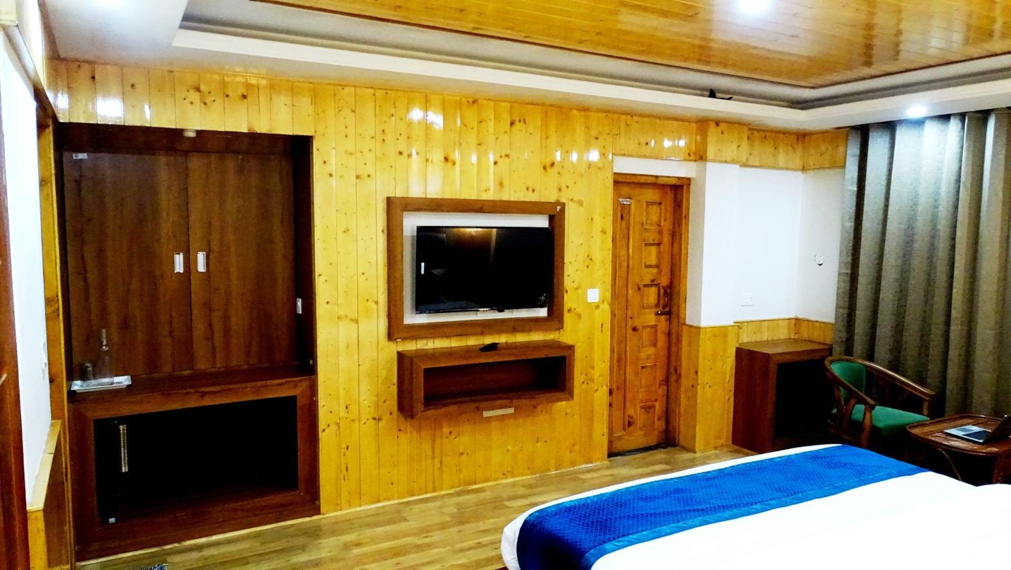 Humble Holiday Inn Kufri Simla Екстериор снимка