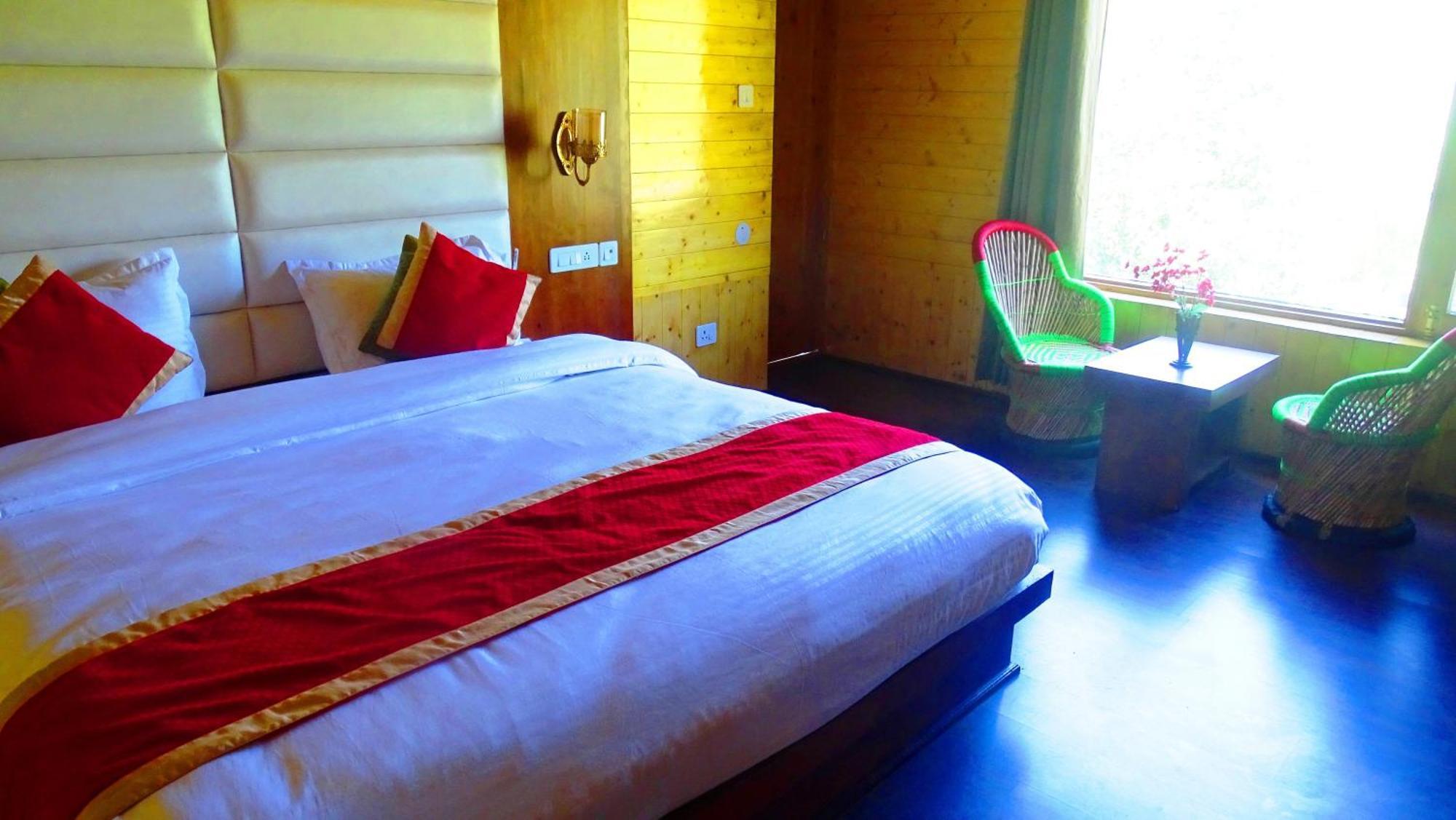 Humble Holiday Inn Kufri Simla Екстериор снимка