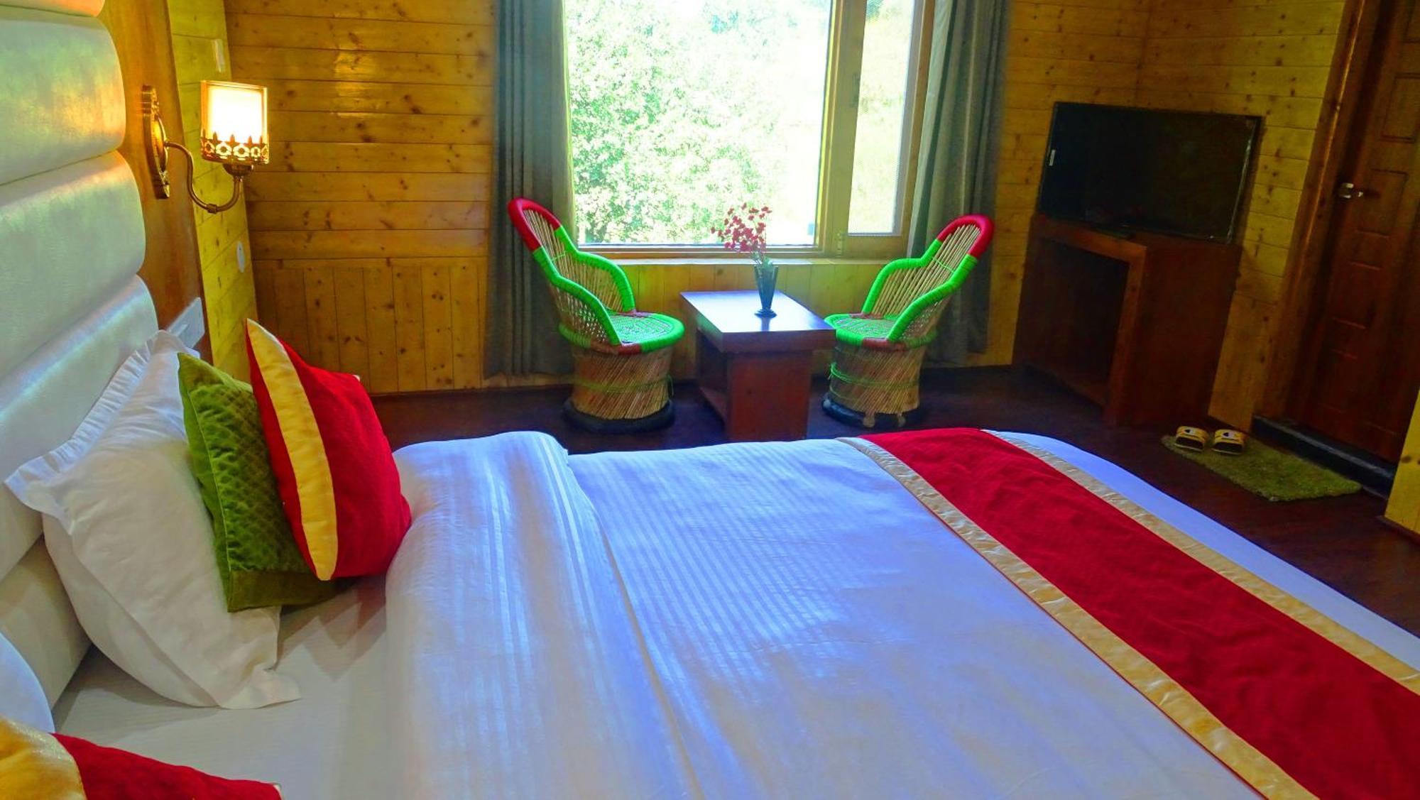 Humble Holiday Inn Kufri Simla Екстериор снимка