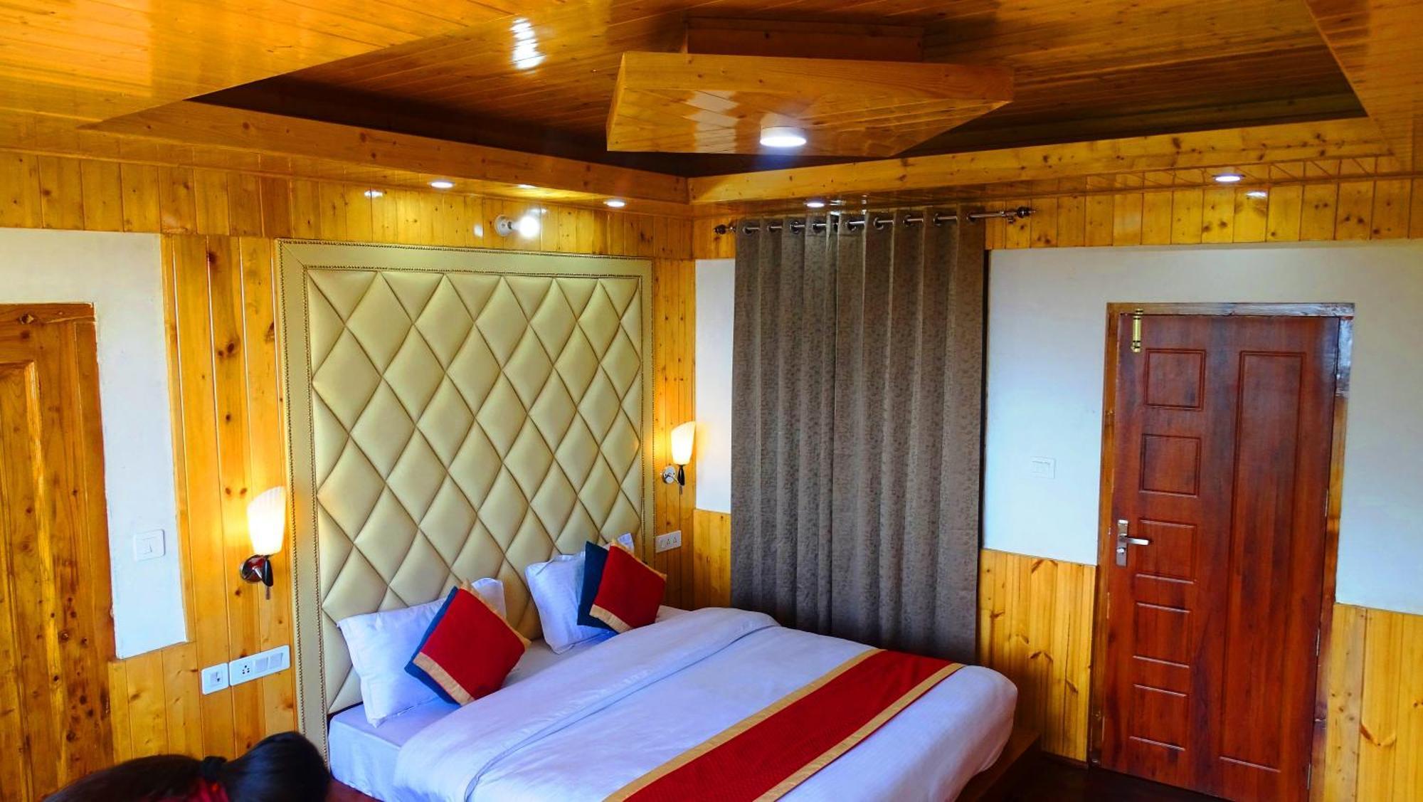 Humble Holiday Inn Kufri Simla Екстериор снимка