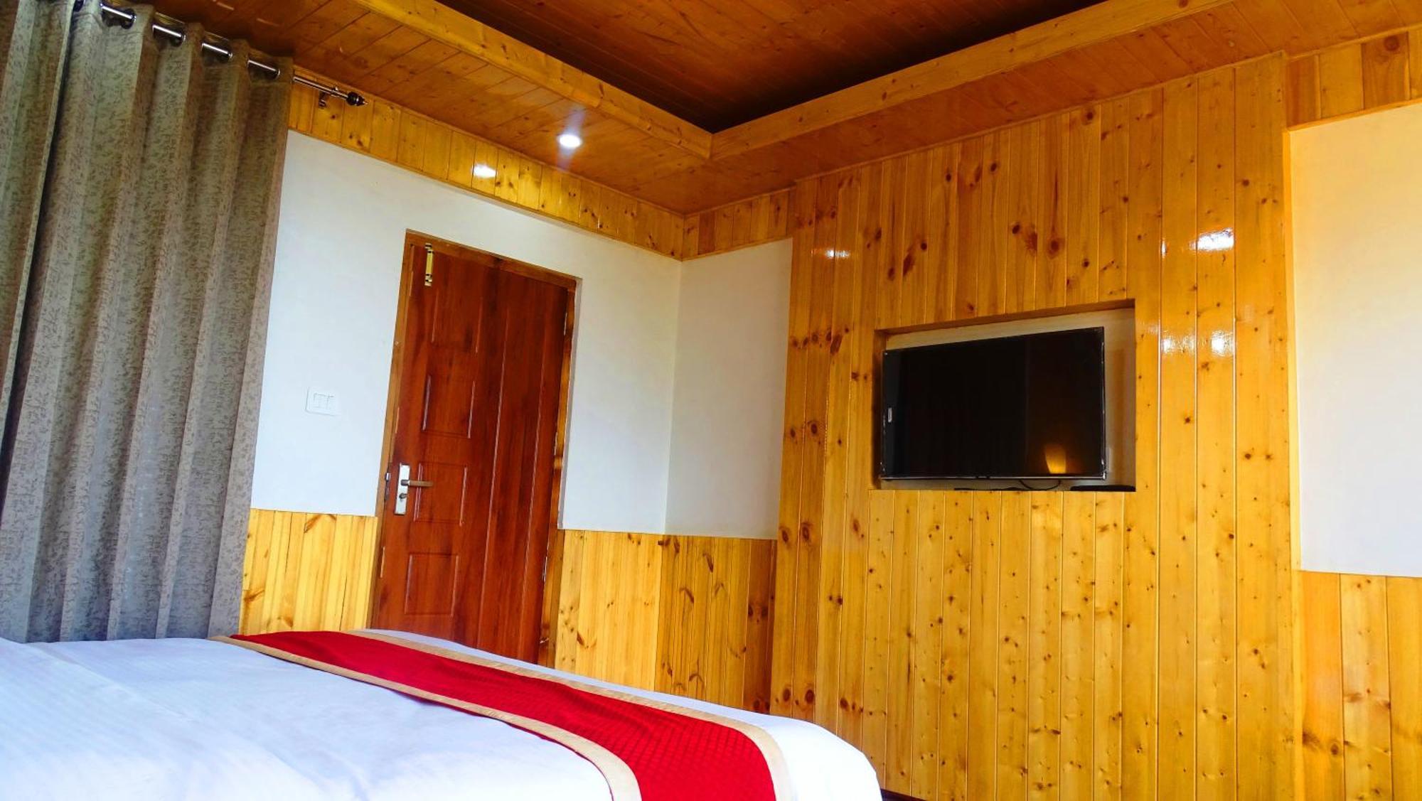 Humble Holiday Inn Kufri Simla Екстериор снимка